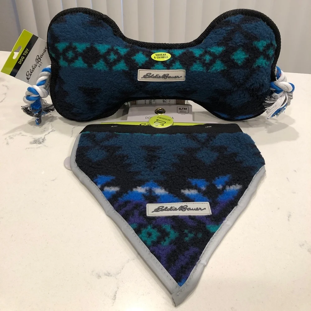 BNWT Eddie Bauer Dog Bone Toy and Bandana set - Picture 2 of 10